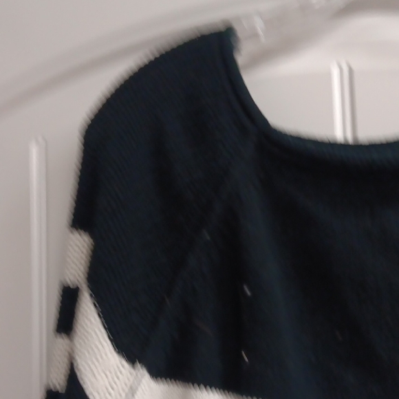 Sweater - Picture 6 of 7